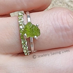 Raw peridot stacking ring, real peridot stacking ring, raw natural green peridot ring, genuine peridot ring in rose gold