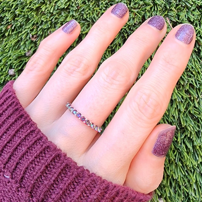 alexandrite eternity band, stacking ring, purple and green, round, silver, yellow gold, rose gold
