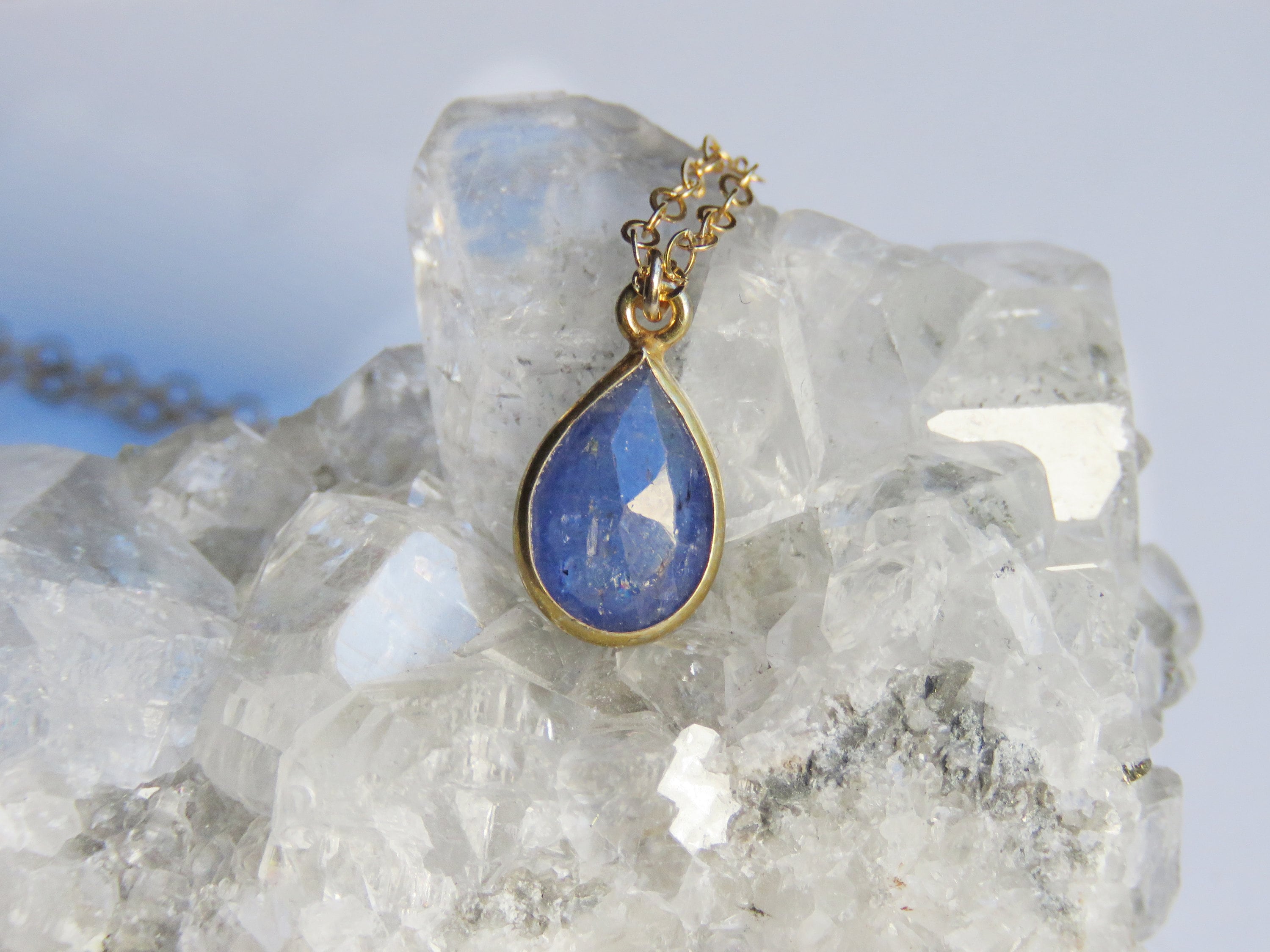 タンザナイト　ワイヤーラップ14kドロップ型 ペンダントトップ タンザナイト ワイヤーラップ14kドロップ型 ペンダントトップ