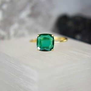 ring, lab green emerald, square stone, silver, yellow gold, rose gold