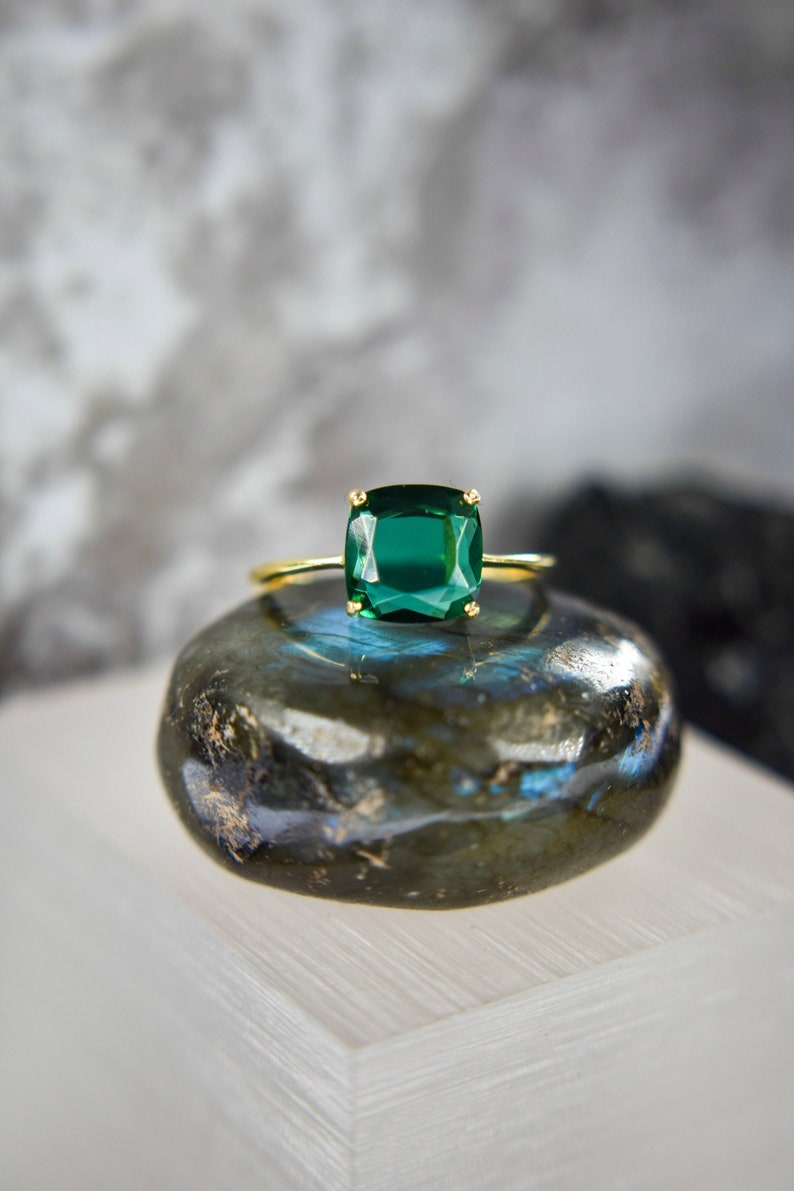ring, lab green emerald, square stone, silver, yellow gold, rose gold