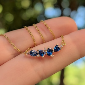 Collana di zaffiri, collana di zaffiri a grappolo, collana di zaffiri naturali a grappolo, collana di zaffiri blu, pietra portafortuna di settembre, 4 pietre