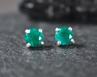 emerald round earrings, elegant green emerald round studs, natural emerald earrings in prong setting, 6mm emerald stud earrings, round studs