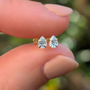 Teardrop Aquamarine earrings to set and forget, quality aquamarine 3x4mm micro  studs in flatback & pushback in silver, yellow or rose gold