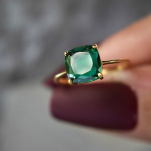 ring, lab green emerald, square stone, silver, yellow gold, rose gold