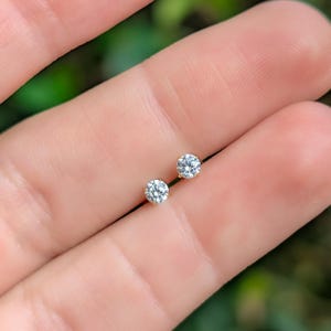 モアッサナイトスタッド、極小3mmプッシュバック、フラットバック、スクリューバック、シルバー、イエローゴールド、ローズゴールドのモアッサナイトイヤリング