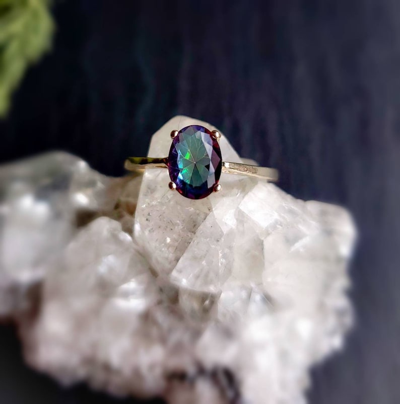 Alexandrite Ring, Solitaire Alexandrite ring, Oval Brilliant Alexandrite Ring, Purple and green Alexandrite ring, Alexandrite June Jewelry 