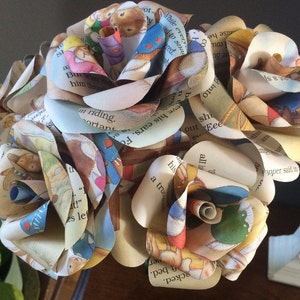 Buchseitenblumen, Papierblumen, Bilderbuchblumen, Babyparty, Blumenmädchenstrauß, Kinderbuchstrauß