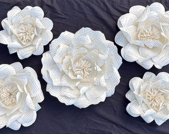 Roses de page de livre : grande décoration murale de fleurs en papier fait main, lot de 5
