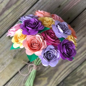 Bouquet regalo - fiori di carta - decorazioni per cameretta - bouquet di fiori di carta - rosette multiple