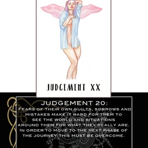 Pu&ograve; includere: Illustrazione di carta dei tarocchi che raffigura una donna con ali rosa e una camicia blu. La carta &egrave; intitolata "Giudizio 20" e presenta il testo "Le paure delle loro colpe, dolori ed errori rendono difficile per loro vedere il mondo e le situazioni che li circondano per quello che realmente sono. Per passare alla fase successiva del viaggio, questo deve essere superato."