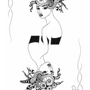 Pu&ograve; includere: Illustrazione in bianco e nero di una donna con capelli intricati a spirale. La donna &egrave; raffigurata due volte, una volta in piedi e una volta capovolta. Il testo "Edizione limitata" &egrave; scritto sotto l'immagine.