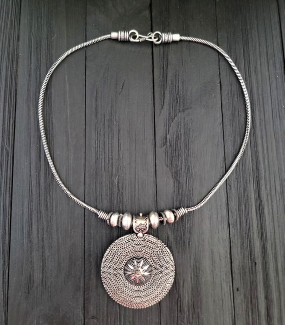 Black and silver tone necklace,Tibetan pendant ne… - image 7