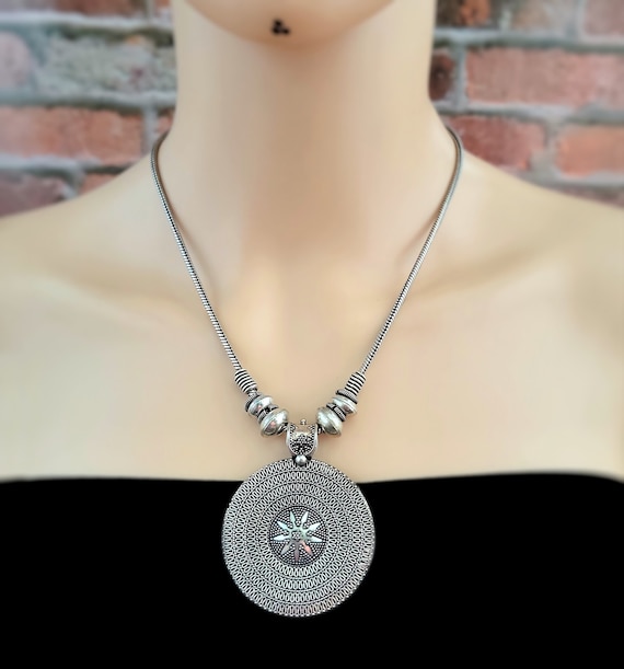 Black and silver tone necklace,Tibetan pendant ne… - image 10