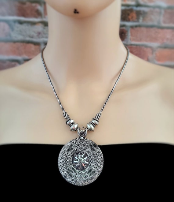Black and silver tone necklace,Tibetan pendant ne… - image 4