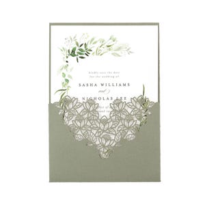 Salbeigrün Laser Cut Hochzeitstaschen | Blumenspitze elegante Taschen für Einladungen | Umschläge enthalten