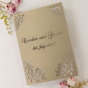 Cartão de menu de casamento com corte a laser de rosas douradas - Programa de casamento, Programa dobrado, Ordem do dia, Livreto de casamento