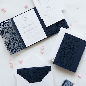 Bleu marine découpé au laser Pocket Fold Invitation Pocketfold Invitation Laser Cut Cover 3 Fold Pocket Wedding Card 4 Inserts Envelope Entièrement imprimé