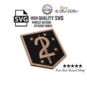 以下が含まれることがあります： 黒い中心と明るい茶色の縁を持つ木製のプラーク。プラークには数字の2、短剣、星が描かれています。「HIGH QUALITY SVG」と「PERFECT VECTORS EFFICIENT NODES」の文字も表示されています。