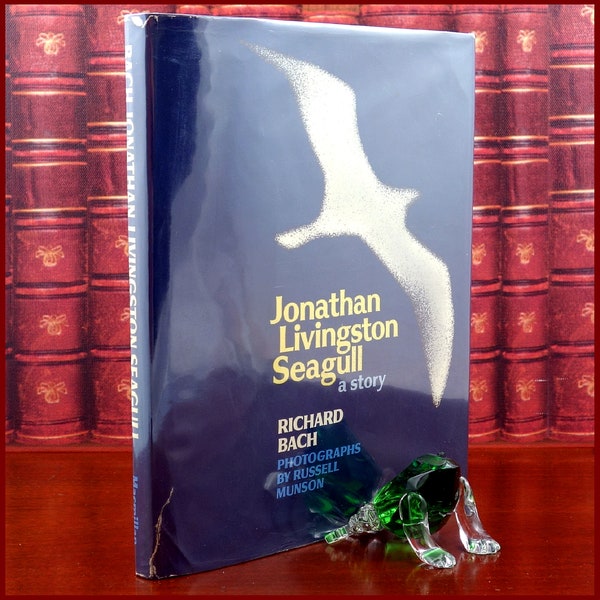 Jonathan Livingston Seagull by Richard Bach, 1ST EDITION, 7th Printing, Macmillan, 1970, HC, DJ