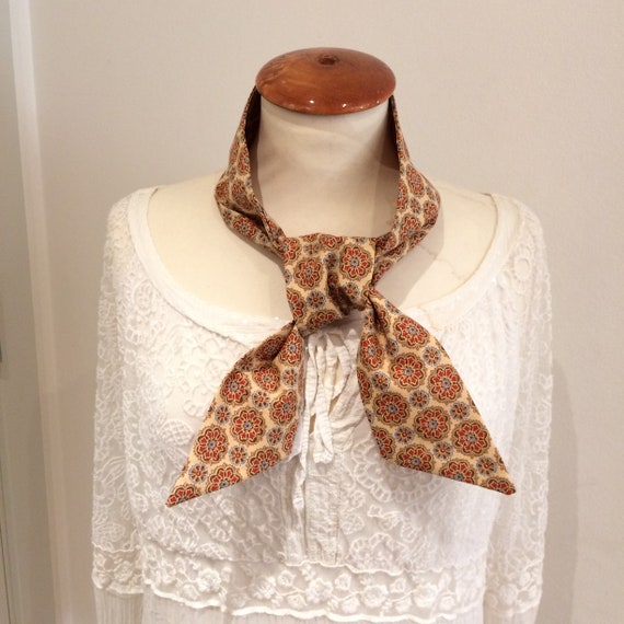 Short Neck Scarf Golden Hair Tie Beige 