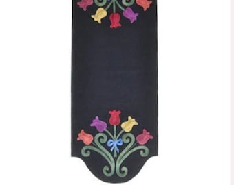 Spring Garden ~ Wool Applique Table Runner PATTERN LAS939