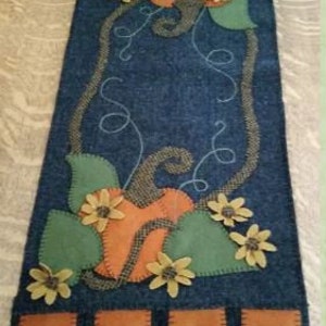 In the Pumpkin Patch ~ Wool applique Table Runner PATTERN  CP196