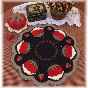 Memere&#39;s Pincushion - Candle Mat & Pincushion PATTERN PLP149
