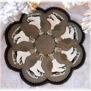 Ice Skates - Primitive Candle Mat PATTEN - PLP162