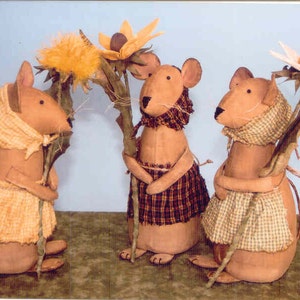 Meadow Mice - primitive Cloth Doll spring Mouse PATTERN - HHF293