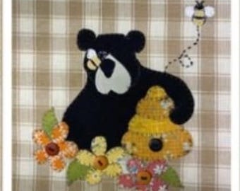 Honey Bear ~ Applique PATTERN QD282