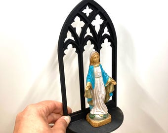 Gotischer Bogen Mini-Hausaltar: Katholischer Schrein aus Birkensperrholz