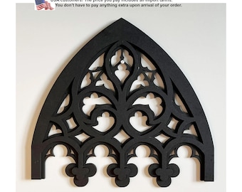 Decoración de pared con arco gótico