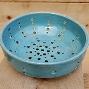 Tigela de cerâmica para frutas vermelhas