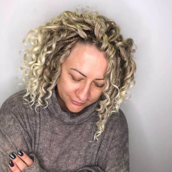 Short 10" natural blonde standard dreaded synthetic curls