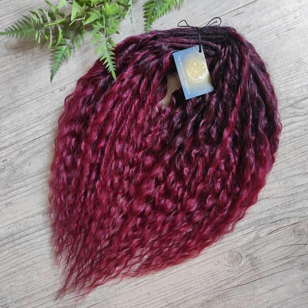 Burgundy curly dreads: soft synthetic maroon wavy dreadlocks