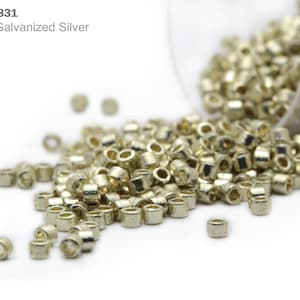 DB-1831 Miyuki Delica 11/0, Duracoat galvanisiertes Silber, 5 - 20 Gramm Rocailles