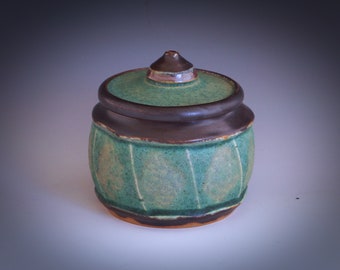 Memorial pet ceramic urns: Pottery cremation urn "Matt Green with faceted sides  15 cubic inches"