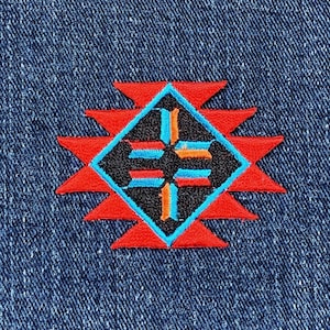 サウスウエストデザイン アップリケパッチ - 刺繍入りネイティブアメリカンインディアンバッジ 2-1/8インチ (アイロン接着)