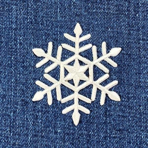 Applique écusson flocon de neige blanc - badge neige hiver brodé 2,25 po. (fer à repasser)