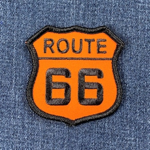 Route 66 Patch - Gesticktes Orange & Schwarzes Landstraße Schild 6,5 cm Aufnäher (aufbügelbar)