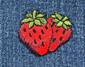 ストロベリーアップリケパッチ - 刺繍入りフルーツ＆ベリーバッジ 1.5インチ（アイロン接着）