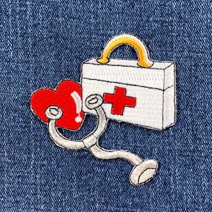 Krankenschwester Applikation Aufnäher - Gesticktes Stethoskop Herz Abzeichen 7,5 cm (Eisen auf)