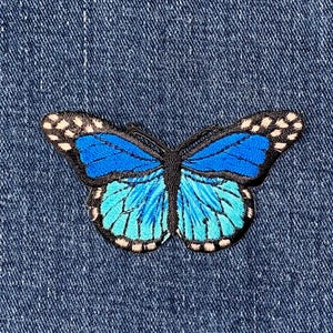 Parche con aplique de mariposa azul - Insignia de insecto bordada de 7,3 cm (para planchar)