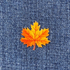 刺繍入りリーフアップリケパッチ：オレンジ＆イエローの秋の色（アイロン接着 1-1/8インチ）