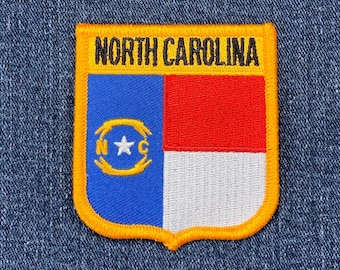 ノースカロライナ州パッチ - 刺繍入り旗シールドバッジ 2.75インチ (アイロンまたは縫い付け)