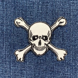 Skull & Crossbones Applique Patch - Embroidered Halloween Skeleton Badge 2.5" (Iron On)
