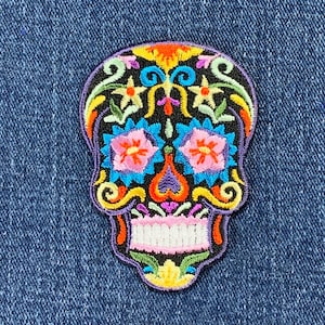 Sugar Skull Applique Patch - Día De Los Muertos Halloween Embroidered Badge 2.75&quot; (Iron On)