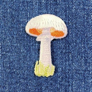 キノコのアップリケパッチ - 刺繍入り自然バッジ 1-5/8インチ (アイロン接着)