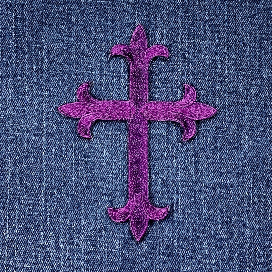 大きな紫色の十字架のアップリケパッチ - 刺繍されたキリスト・イエス